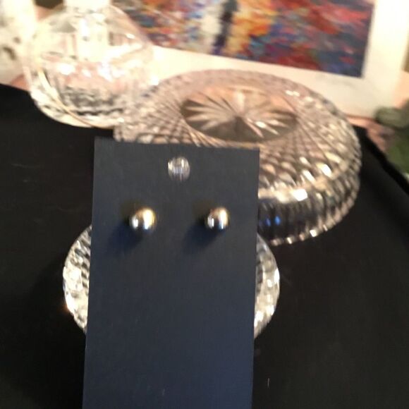 Silvertone Ball Stud Earrings. Approx. 7 mm - Picture 1 of 5